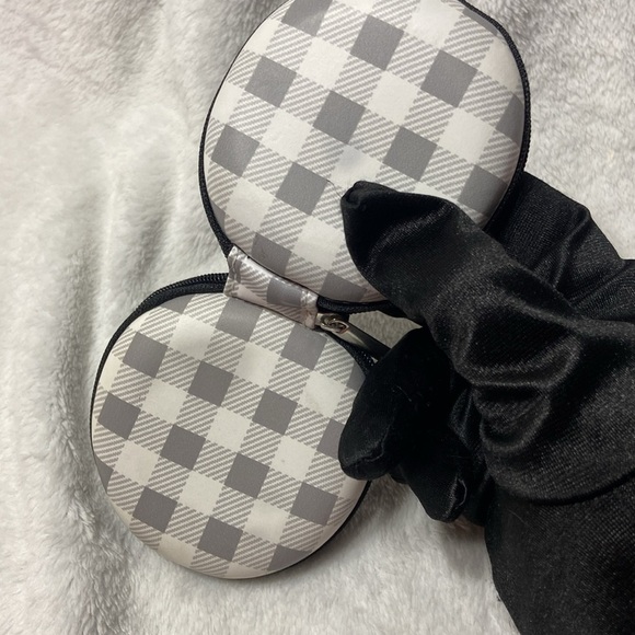 Checkered Round headphone case - Picture 3 of 5